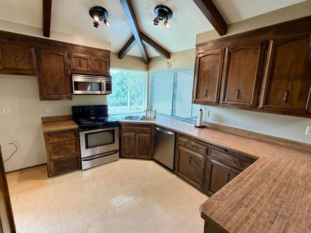 3856 Westgate Avenue, Redding, CA 96001