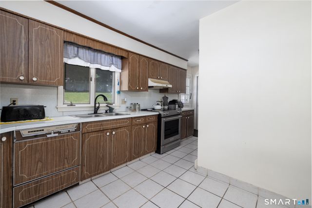 33 Maplewood Street, Waterbury, CT 06708