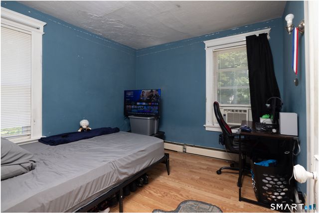 33 Maplewood Street, Waterbury, CT 06708