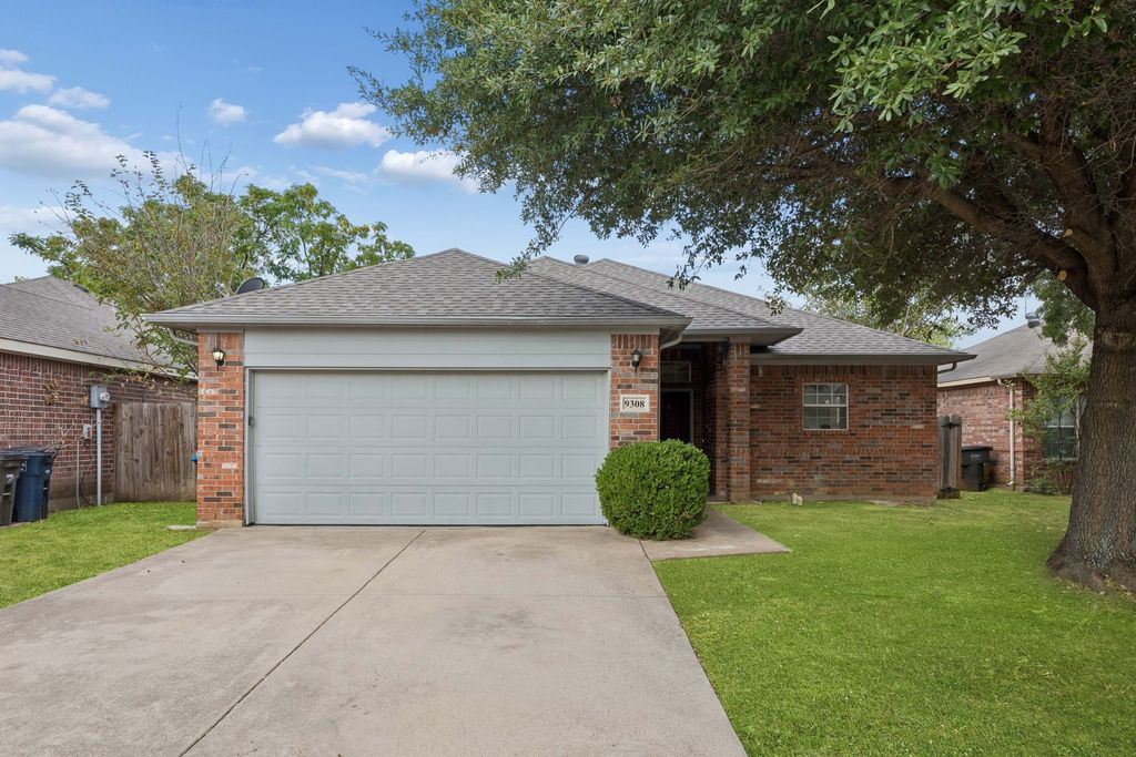 9308 Aubree Court, Fort Worth, TX 76140 — photo 2