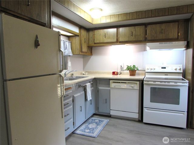 5220 176th Street SW #27, Lynnwood, WA 98037