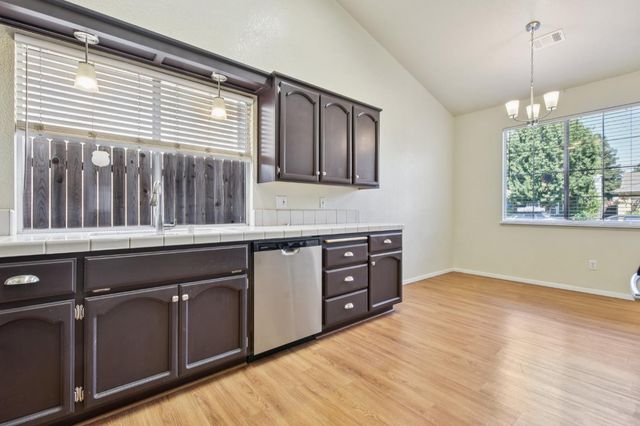 9588 Castlecave Ct, Elk Grove, CA 95758