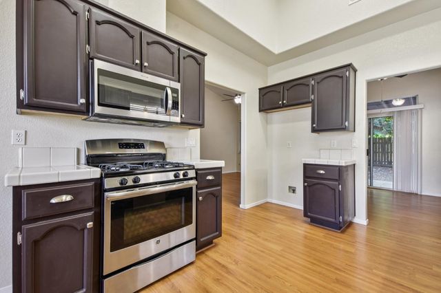 9588 Castlecave Ct, Elk Grove, CA 95758