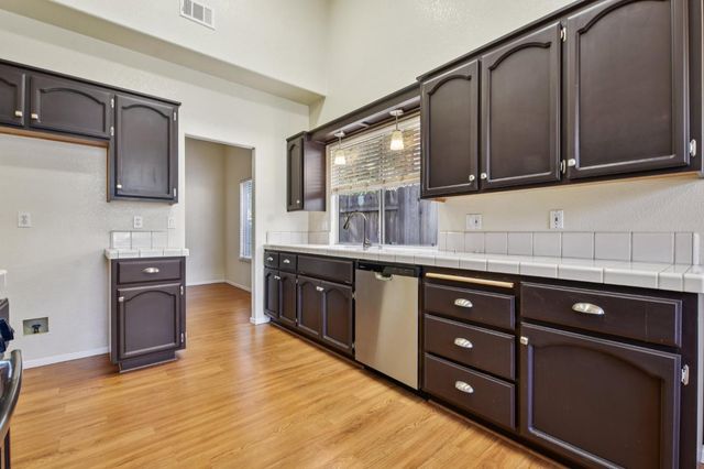 9588 Castlecave Ct, Elk Grove, CA 95758