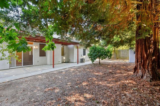 9588 Castlecave Ct, Elk Grove, CA 95758