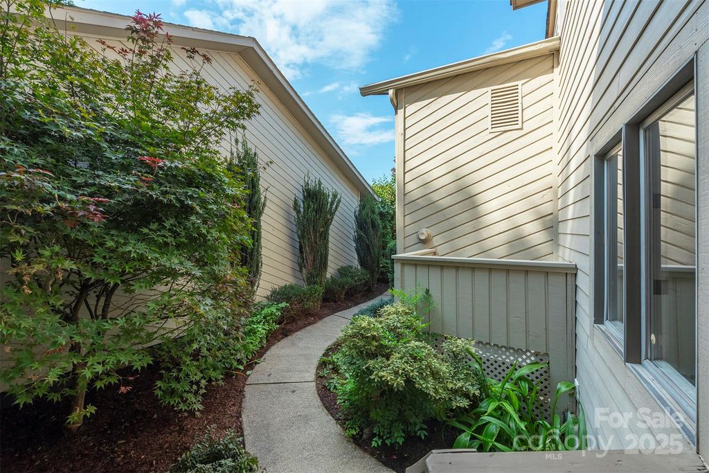 115 Clubwood Court, Asheville, NC 28803