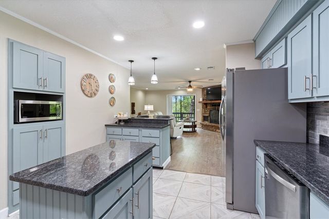 56 Country Club Drive, Holiday Island, AR 72631