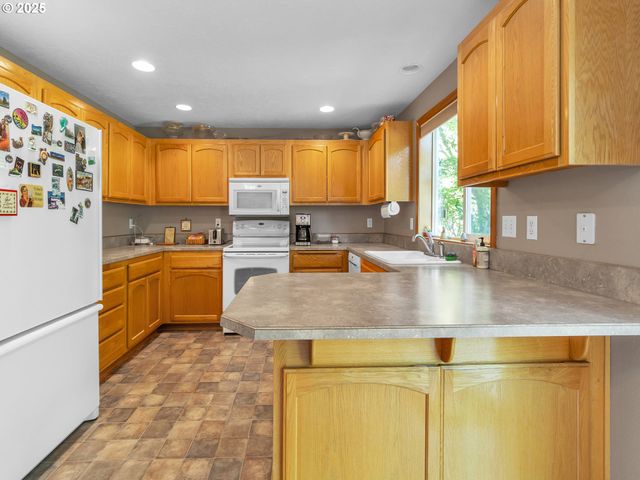 2063 Ne GIBBS Cir, Mc Minnville, OR 97128