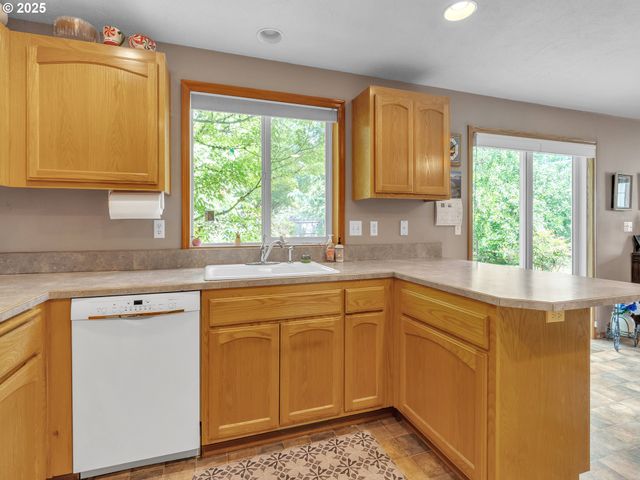 2063 Ne GIBBS Cir, Mc Minnville, OR 97128