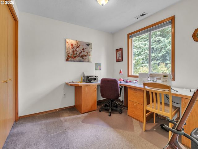 2063 Ne GIBBS Cir, Mc Minnville, OR 97128