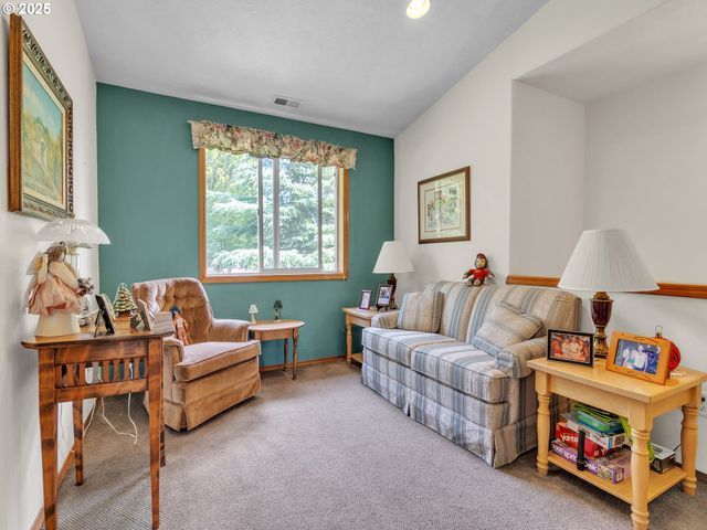 2063 Ne GIBBS Cir, Mc Minnville, OR 97128