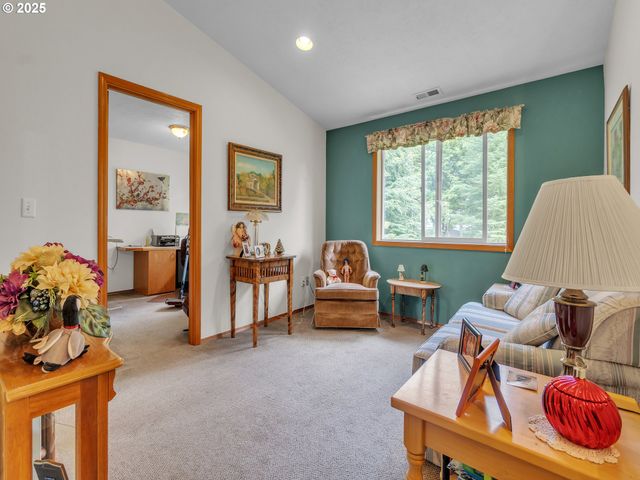 2063 Ne GIBBS Cir, Mc Minnville, OR 97128