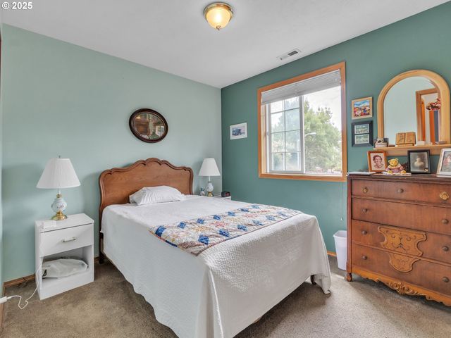 2063 Ne GIBBS Cir, Mc Minnville, OR 97128