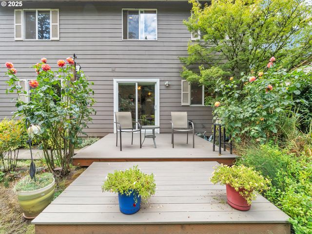 2063 Ne GIBBS Cir, Mc Minnville, OR 97128