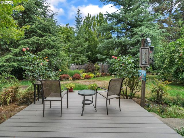 2063 Ne GIBBS Cir, Mc Minnville, OR 97128