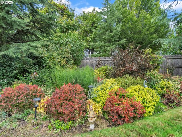 2063 Ne GIBBS Cir, Mc Minnville, OR 97128