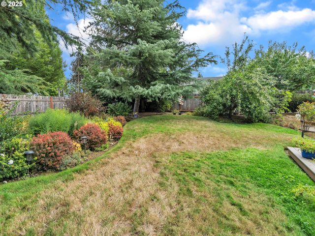 2063 Ne GIBBS Cir, Mc Minnville, OR 97128