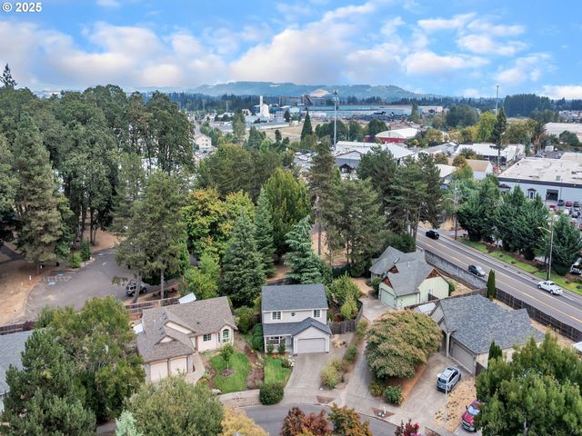 2063 Ne GIBBS Cir, Mc Minnville, OR 97128