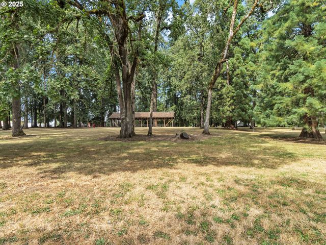 2063 Ne GIBBS Cir, Mc Minnville, OR 97128