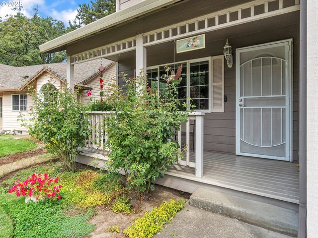 2063 Ne GIBBS Cir, Mc Minnville, OR 97128