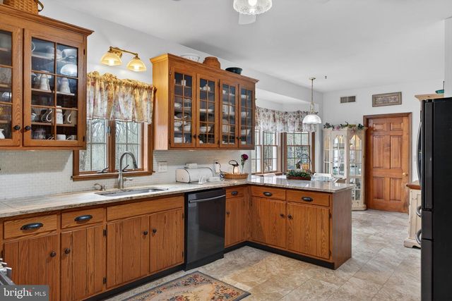 1705 HICKORY DR, Lebanon, PA 17042