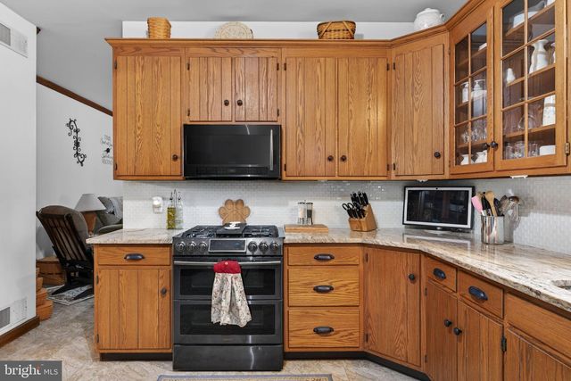 1705 HICKORY DR, Lebanon, PA 17042
