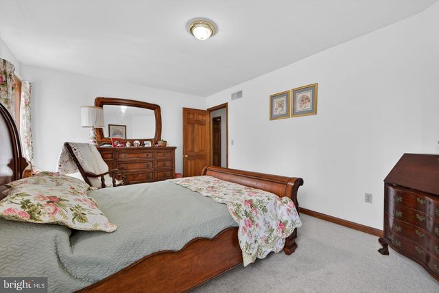 1705 HICKORY DR, Lebanon, PA 17042