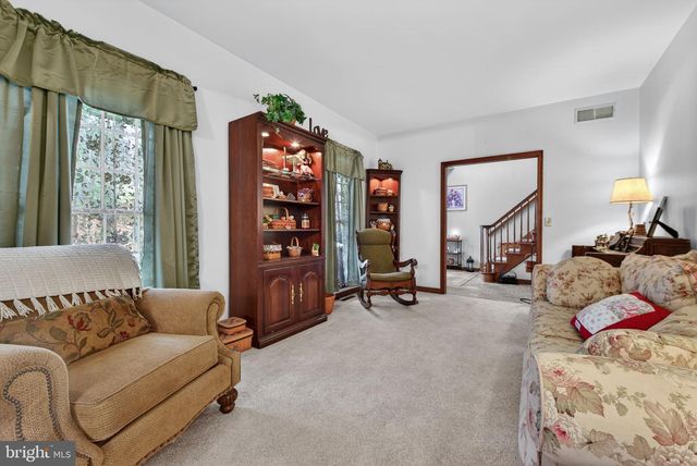 1705 HICKORY DR, Lebanon, PA 17042
