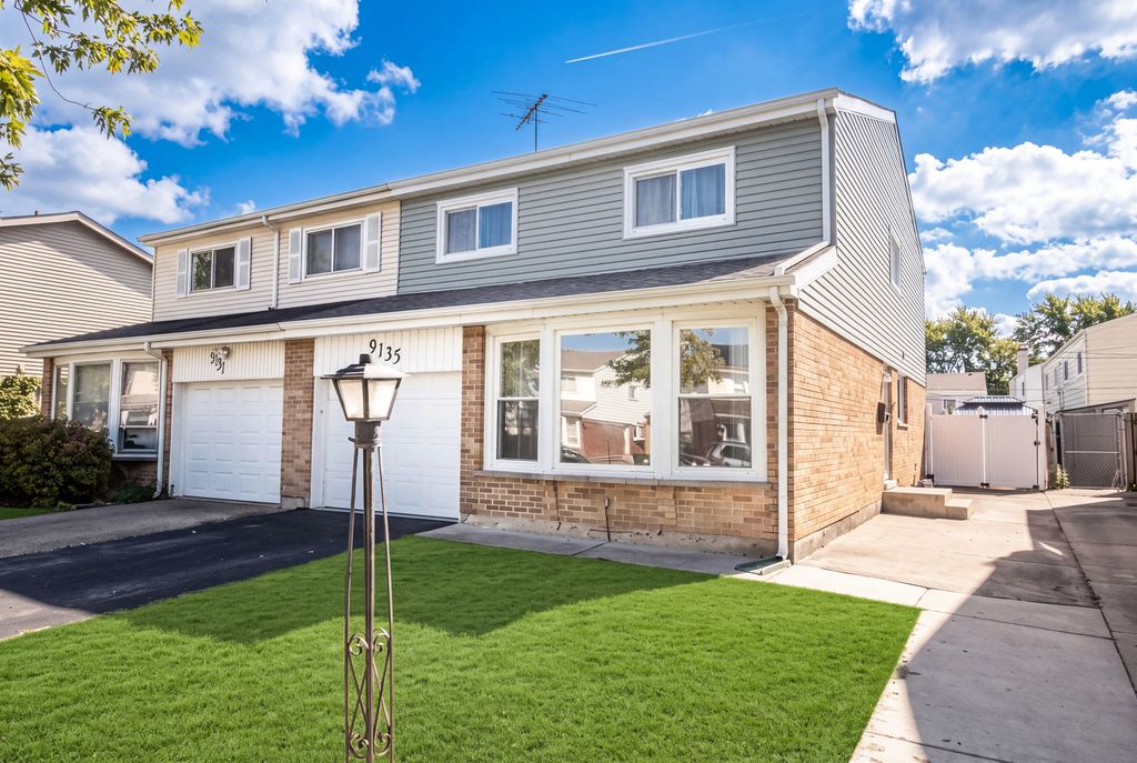 9135 Hollyberry Avenue, Des Plaines, IL 60016 — photo 2