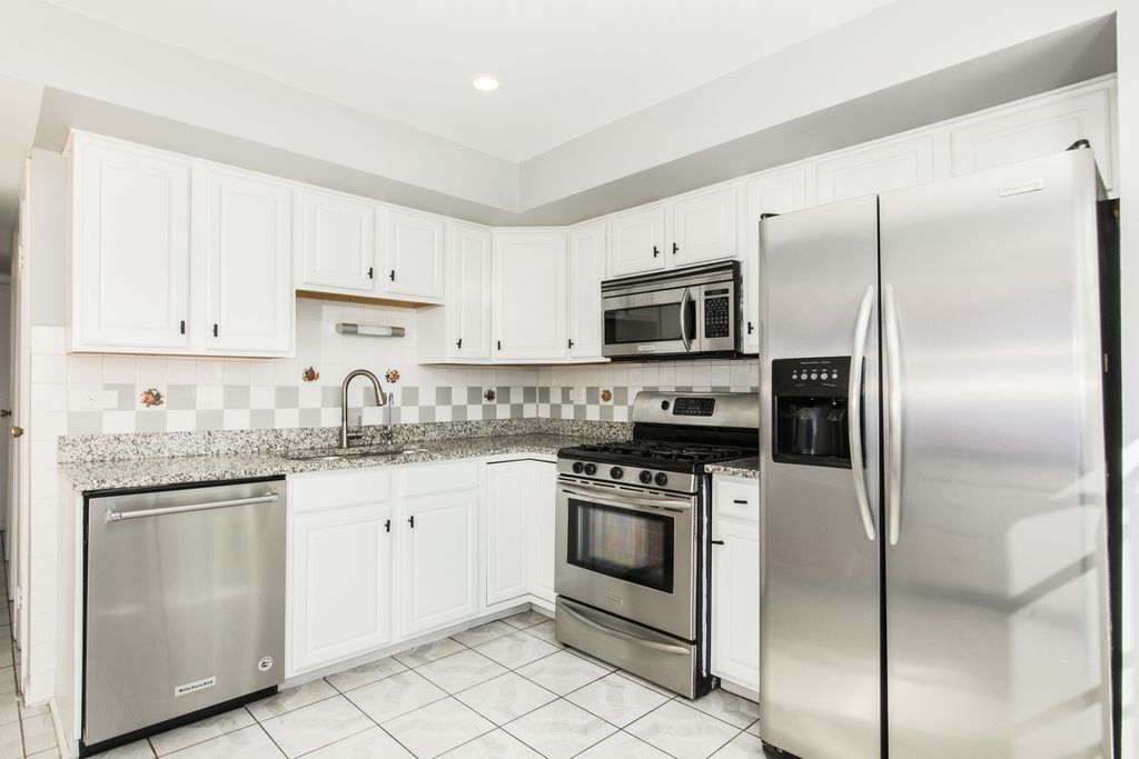 9135 Hollyberry Avenue, Des Plaines, IL 60016 — photo 4