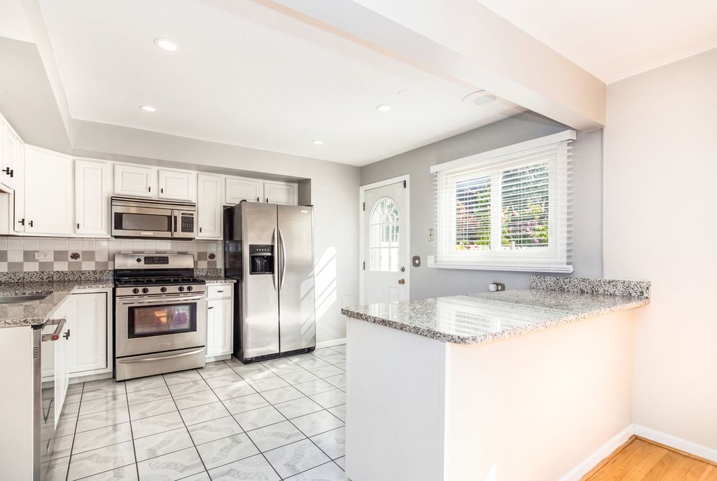 9135 Hollyberry Avenue, Des Plaines, IL 60016 — photo 5
