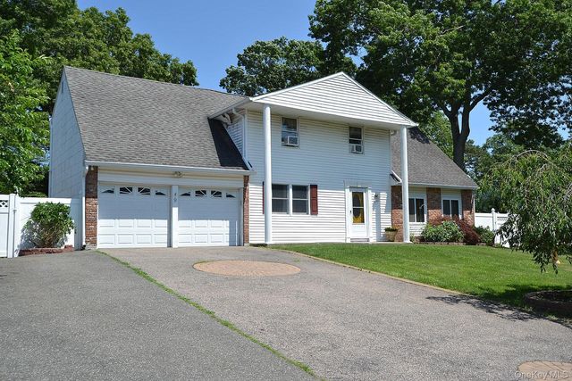 9 Woodbine Street, Coram, NY 11727