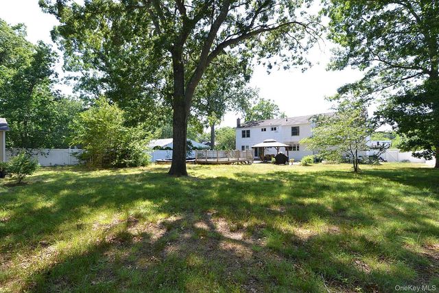9 Woodbine Street, Coram, NY 11727