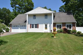 9 Woodbine Street, Coram, NY 11727