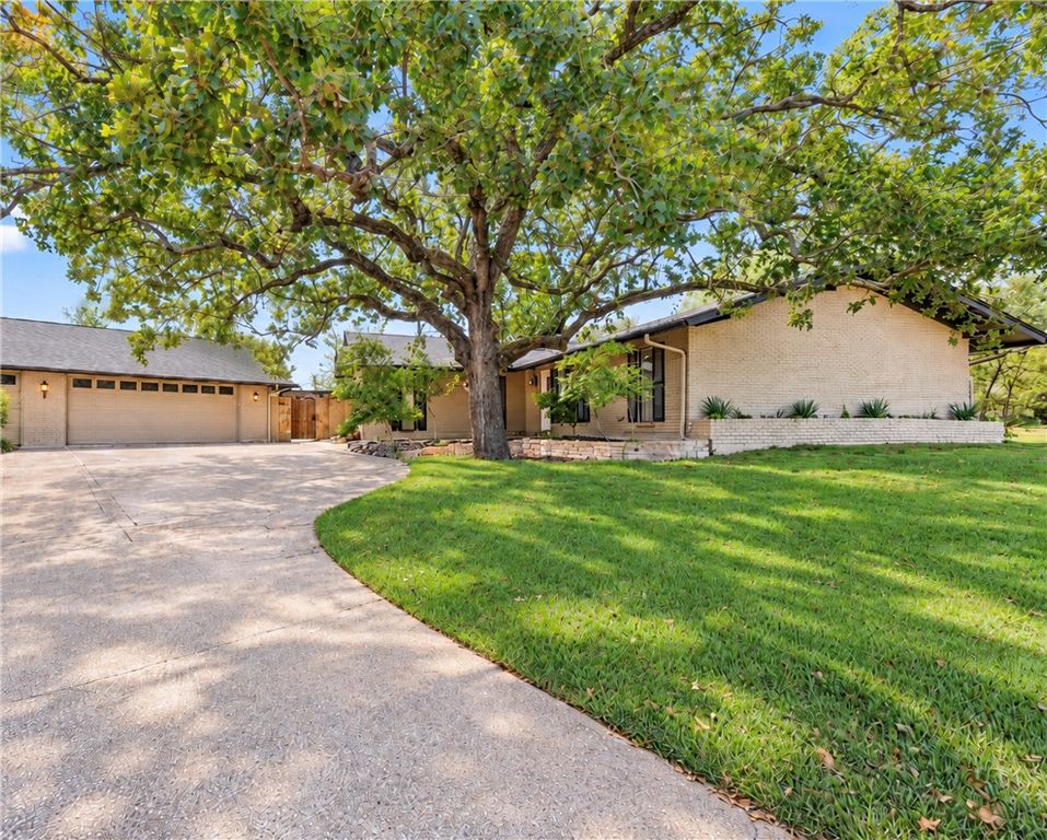833 South Rosemary Drive, Bryan, TX 77802 — photo 2