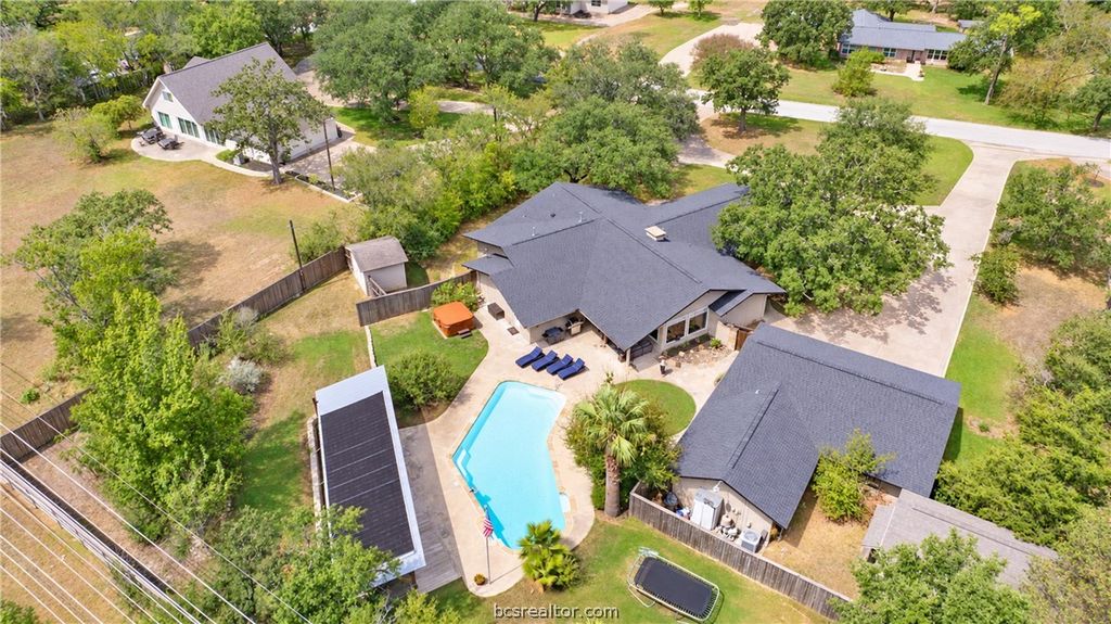 833 South Rosemary Drive, Bryan, TX 77802 — photo 4