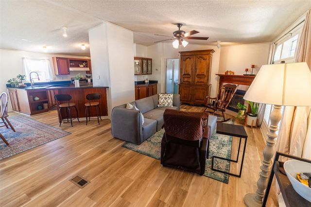 250 Rocky RD, Lockhart, TX 78644