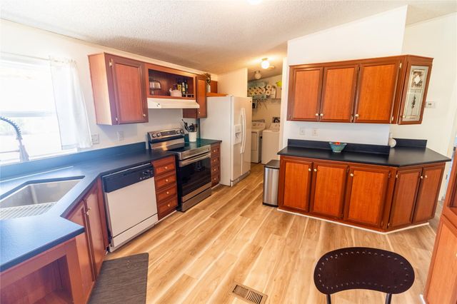 250 Rocky RD, Lockhart, TX 78644