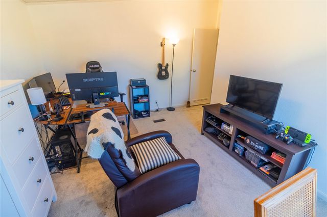 250 Rocky RD, Lockhart, TX 78644