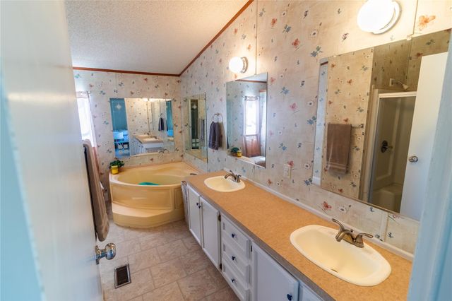 250 Rocky RD, Lockhart, TX 78644