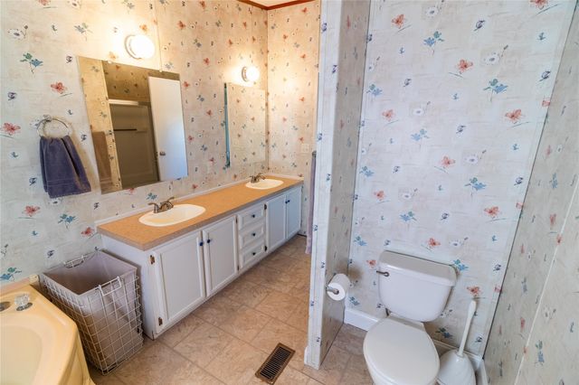 250 Rocky RD, Lockhart, TX 78644