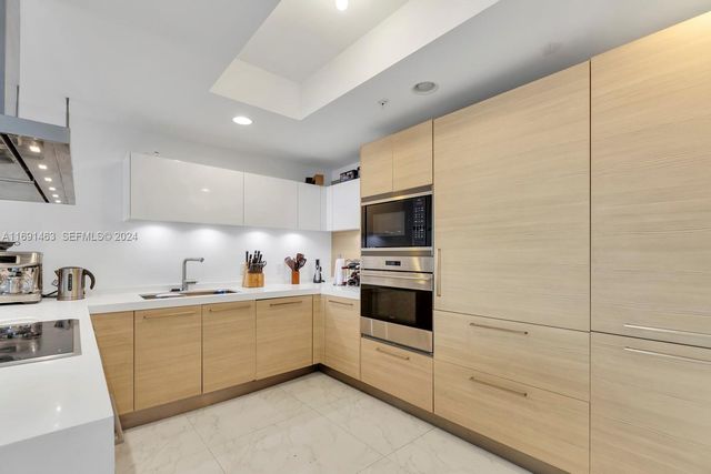 17301 Biscayne Boulevard 1404, North Miami, FL 33160