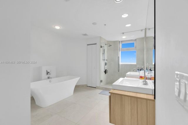 17301 Biscayne Boulevard 1404, North Miami, FL 33160