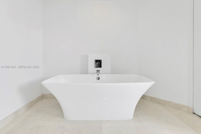 17301 Biscayne Boulevard 1404, North Miami, FL 33160