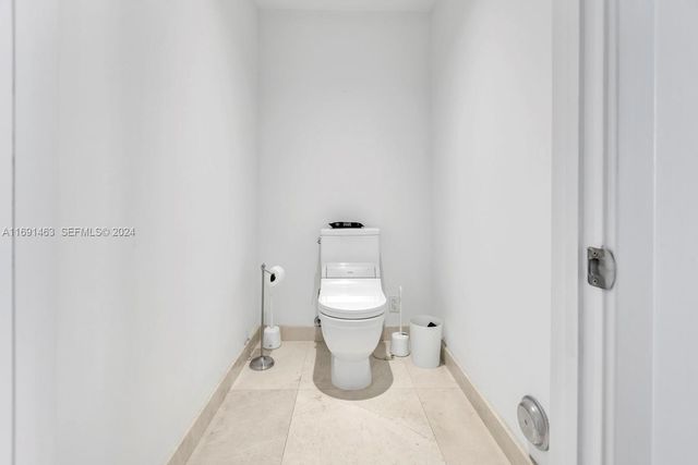 17301 Biscayne Boulevard 1404, North Miami, FL 33160