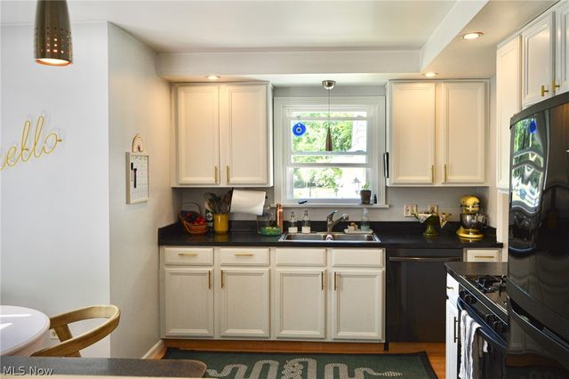 434 Glen Park Drive, Bay Village, OH 44140