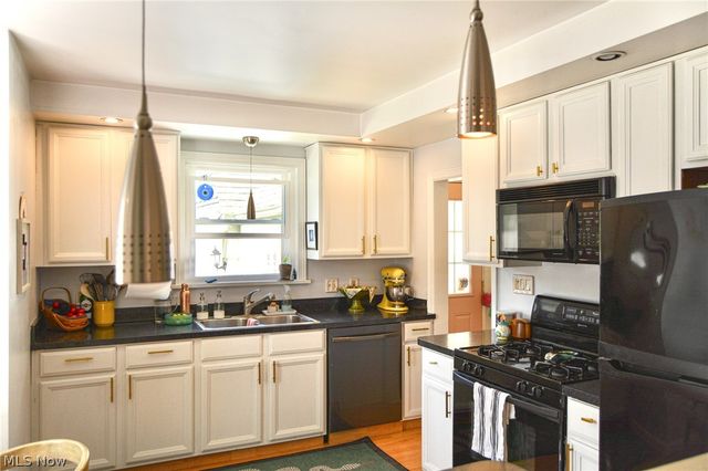 434 Glen Park Drive, Bay Village, OH 44140