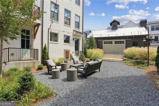 138 Chestnut Circle 6, Atlanta, GA 30342