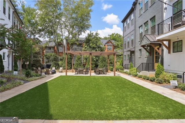 138 Chestnut Circle 6, Atlanta, GA 30342