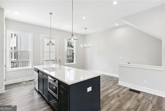 138 Chestnut Circle 6, Atlanta, GA 30342